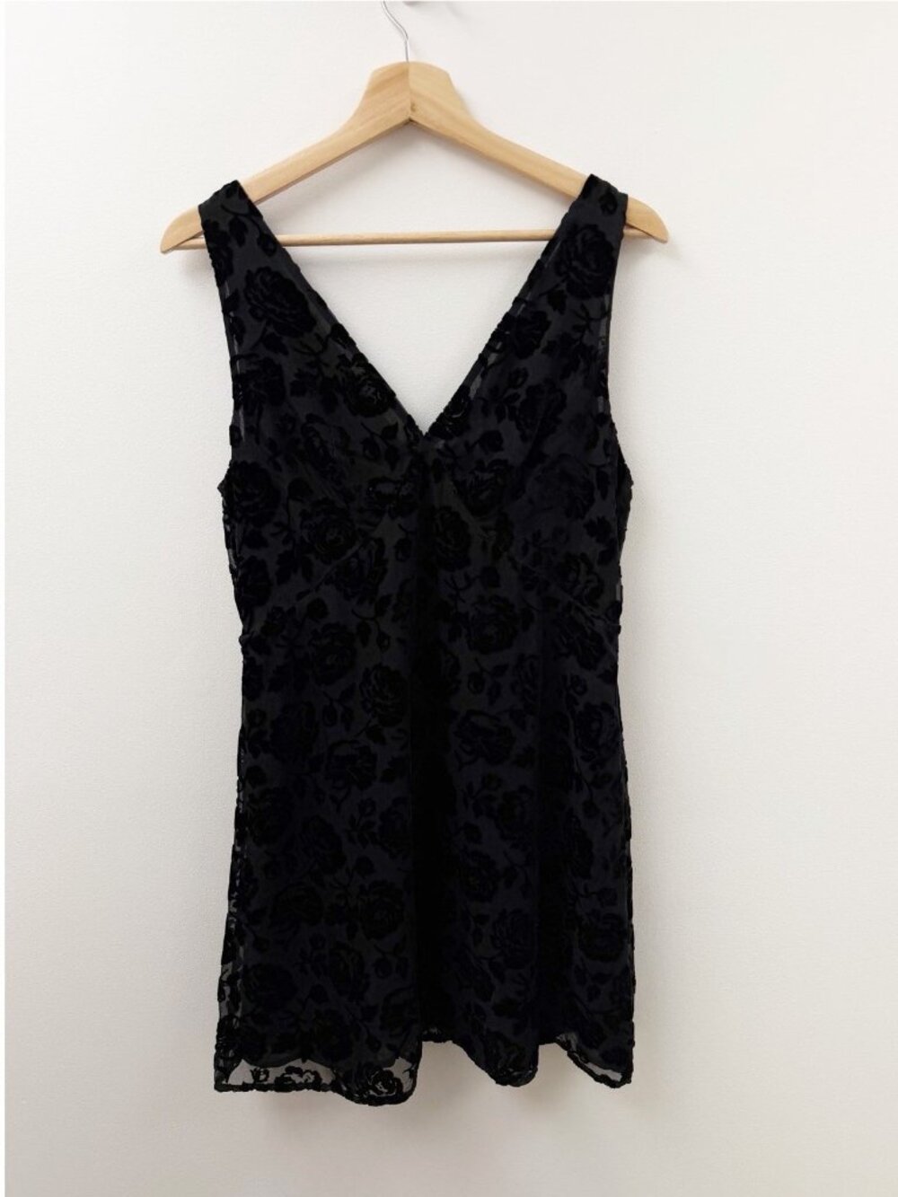 GAP Women's Velvet Floral Mini Dress Black Sz M NWT - Picture 3 of 11